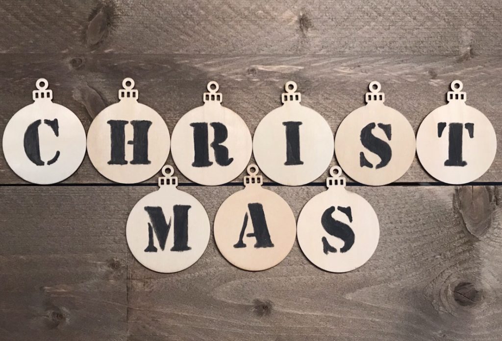 kerstslinger hout verf letters mariekeblogt.nl