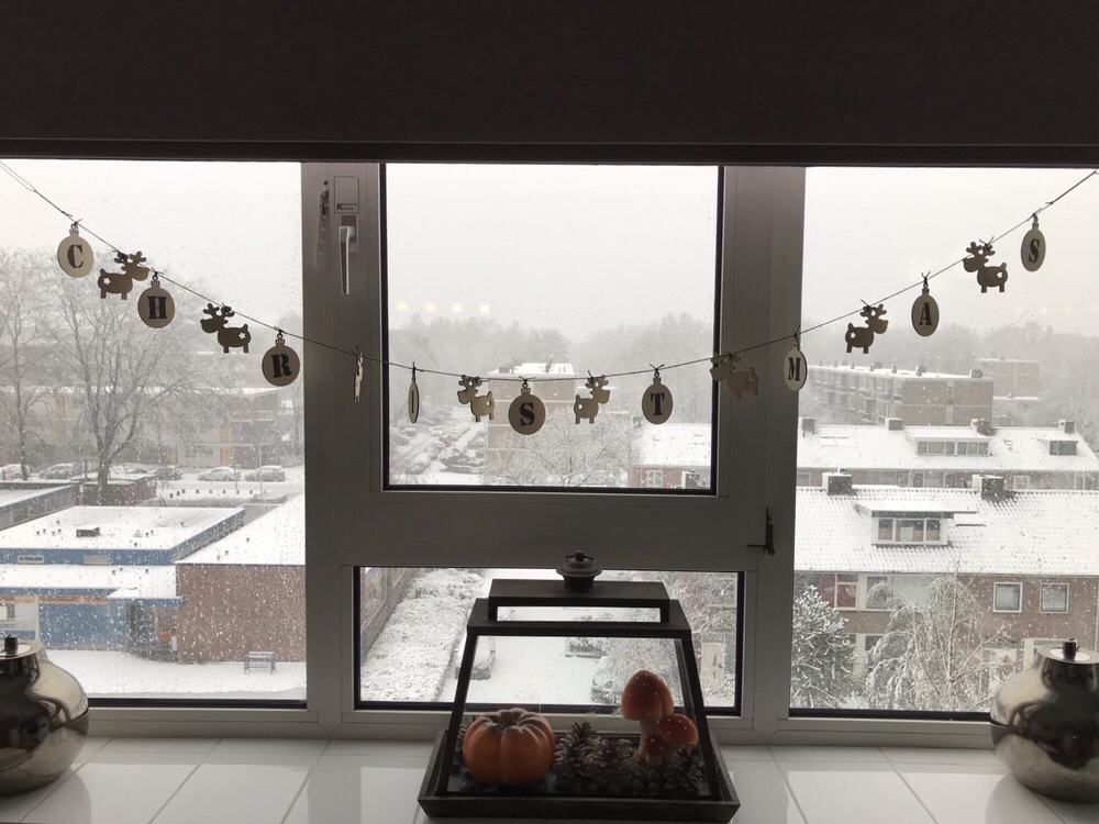 kerstslinger hout ophangen raam mariekeblogt.nl